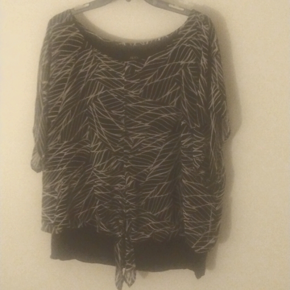 Black and white ALYX blouse open slit in front and back of blouse. - Picture 1 of 8